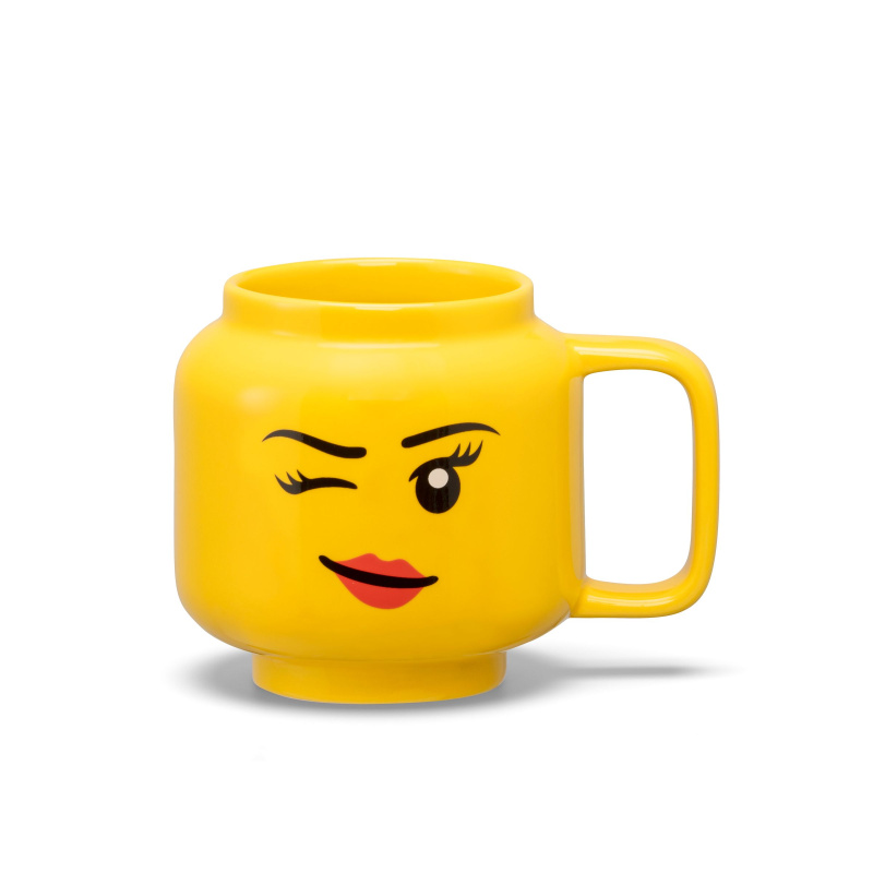 Malý keramický hrnek - mrkající dívka
